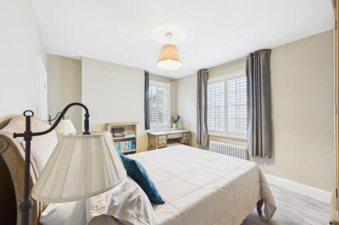 CAM01354G0-PR0600-STILL024