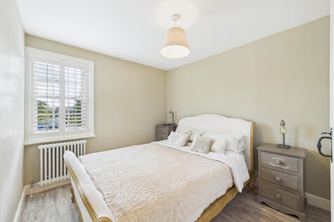 CAM01354G0-PR0600-STILL027