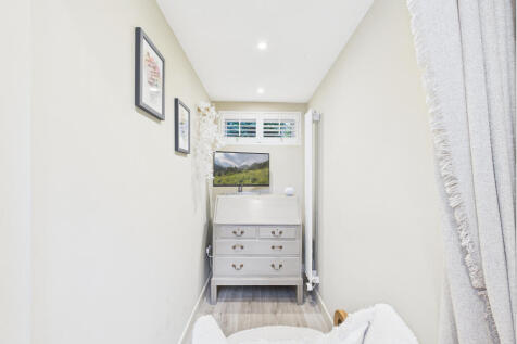 CAM01354G0-PR0600-STILL011