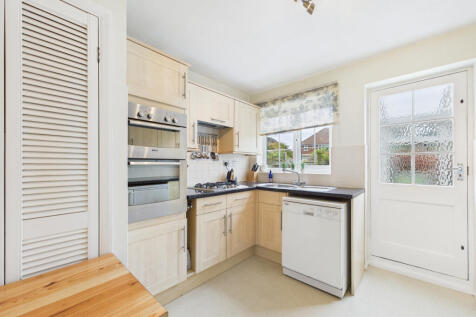 CAM01354G0-PR0607-STILL008