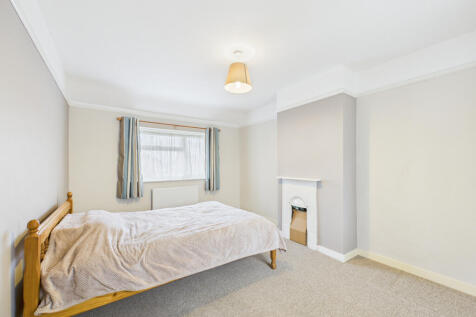 CAM02536G0-PR0022-STILL006