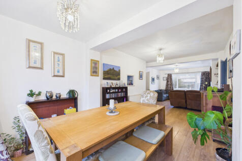 CAM01354G0-PR0617-STILL016