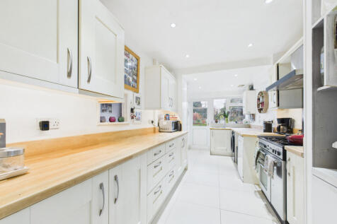 CAM01354G0-PR0617-STILL008