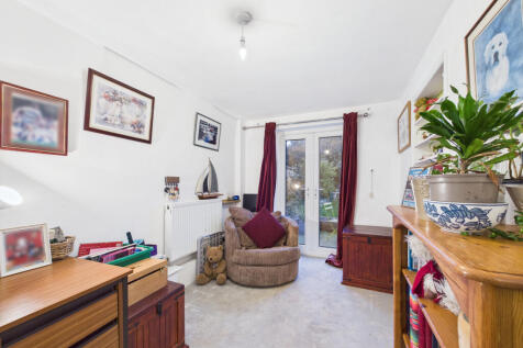 CAM01354G0-PR0617-STILL026