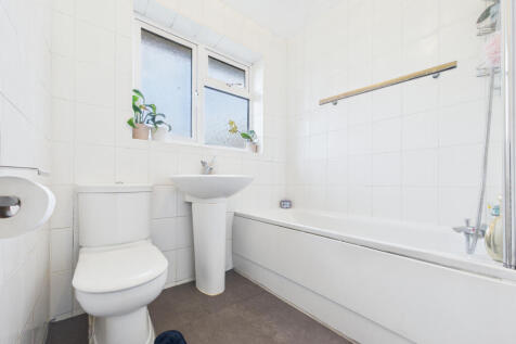 CAM01354G0-PR0617-STILL004