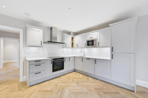 CAM01354G0-PR0620-STILL004