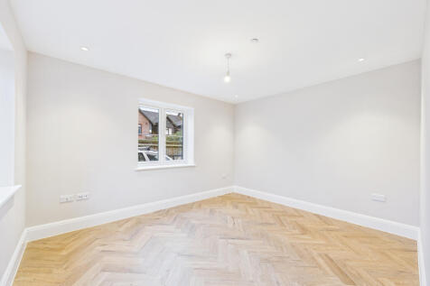 CAM01354G0-PR0620-STILL001