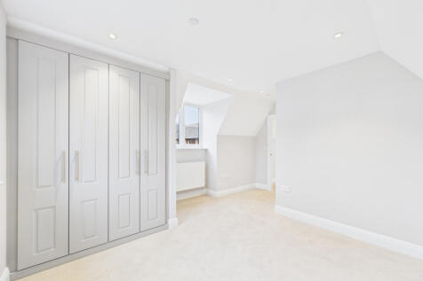 CAM01354G0-PR0620-STILL008