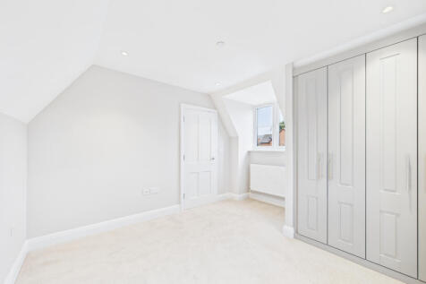 CAM01354G0-PR0620-STILL012