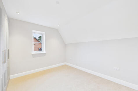 CAM01354G0-PR0620-STILL011