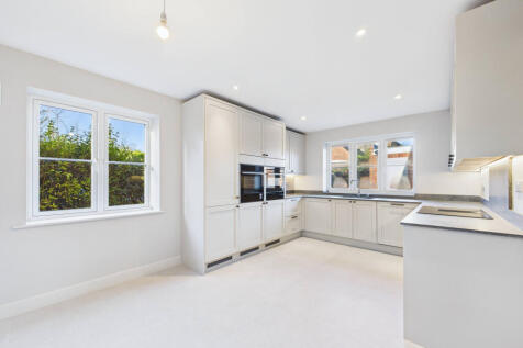 CAM01354G0-PR0625-STILL001