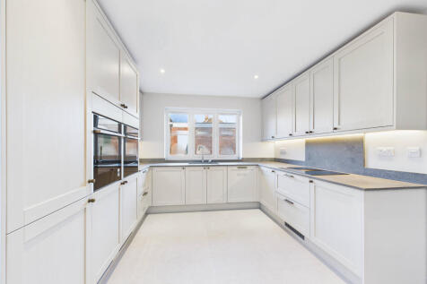 CAM01354G0-PR0625-STILL002