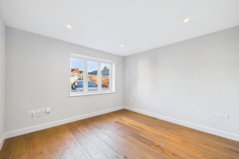 CAM01354G0-PR0625-STILL003