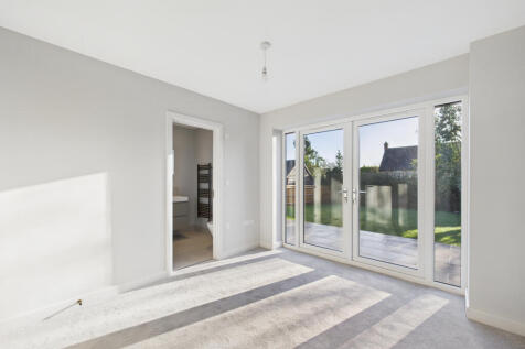 CAM01354G0-PR0625-STILL009