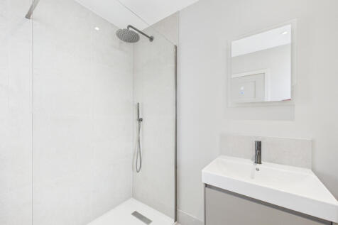 CAM01354G0-PR0625-STILL007