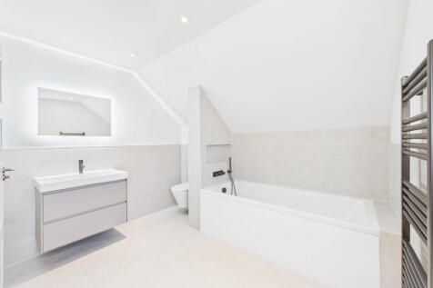 CAM01354G0-PR0625-STILL015