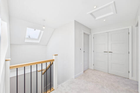 CAM01354G0-PR0625-STILL017