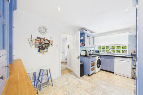 CAM01354G0-PR0601-STILL009