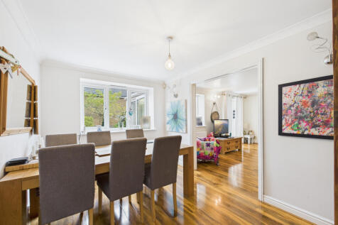 CAM01354G0-PR0601-STILL014