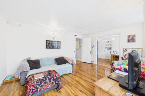 CAM01354G0-PR0601-STILL021