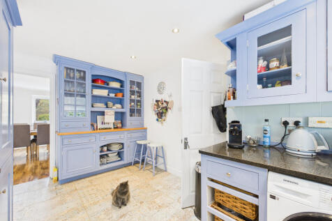 CAM01354G0-PR0601-STILL010