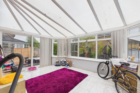 CAM01354G0-PR0601-STILL024