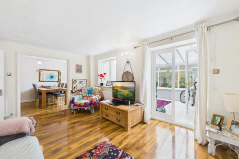 CAM01354G0-PR0601-STILL020