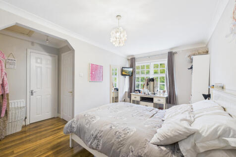 CAM01354G0-PR0601-STILL036