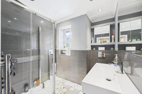 CAM01354G0-PR0601-STILL037