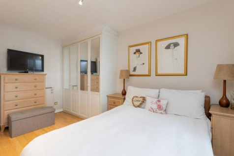 flat 2, 241-243 baker street 2 14.07.png