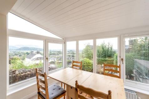 Dining Area/Sun Room
