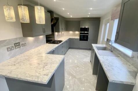 Kitchen (View 1)