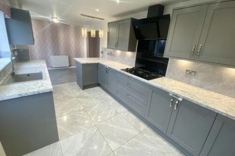 Kitchen (View 2)