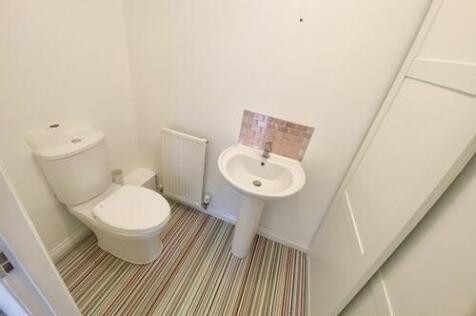 Downstairs En-Suite
