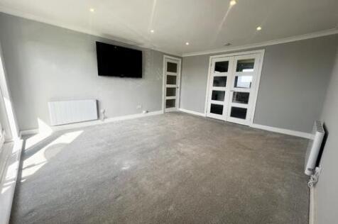 Living room  (View 2)