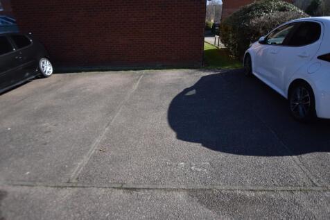35 Kendall Place parking