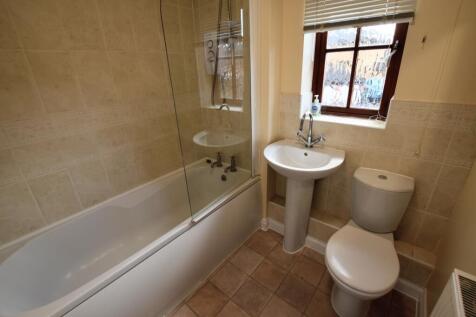 18 Babylon bathroom