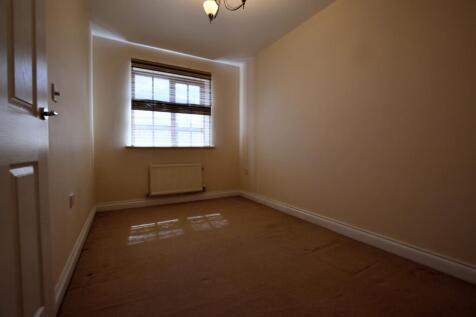 18 Babylon second bedroom