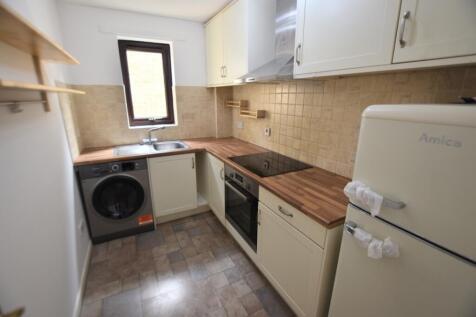 14 Hambleton Grove kitchen
