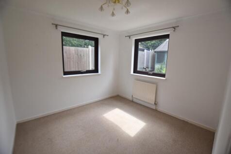 14 Hambleton Grove bedroom