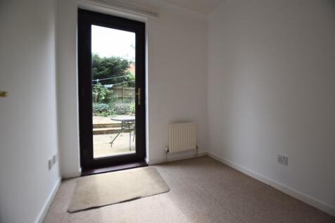 14 Hambleton Grove second room