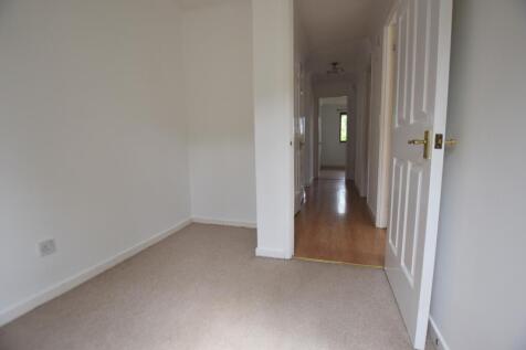 14 Hambleton Grove hallway