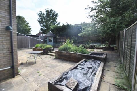 14 Hambleton Grove garden