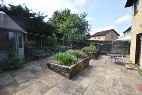 14 Hambleton Grove garden 2