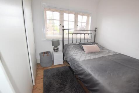 38 Mill Street main bedroom