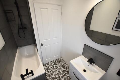 38 Mill Street bathroom 2