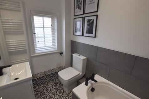 38 Mill Street bathroom