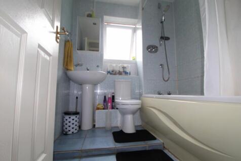 159 Clay Hill bathroom