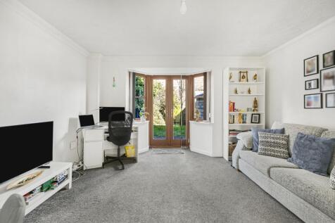 8 Berrington Grove lounge