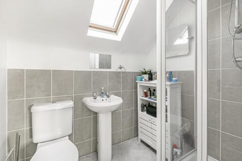8 Berrington Grove showr